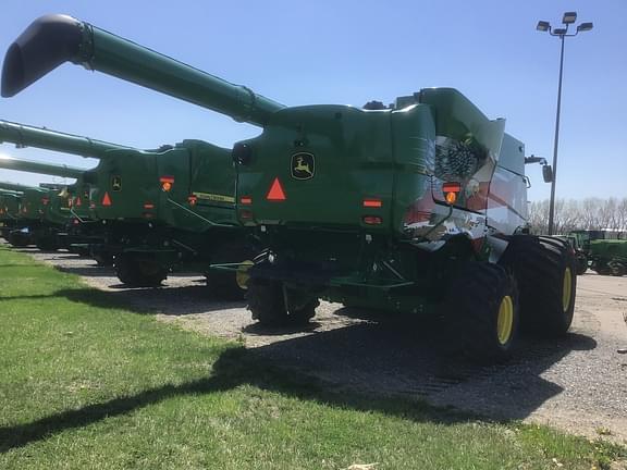 Image of John Deere S780 equipment image 2