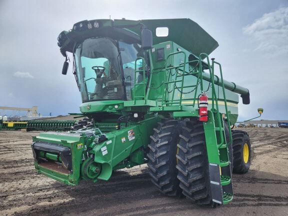 2022 John Deere S780 Equipment Image0