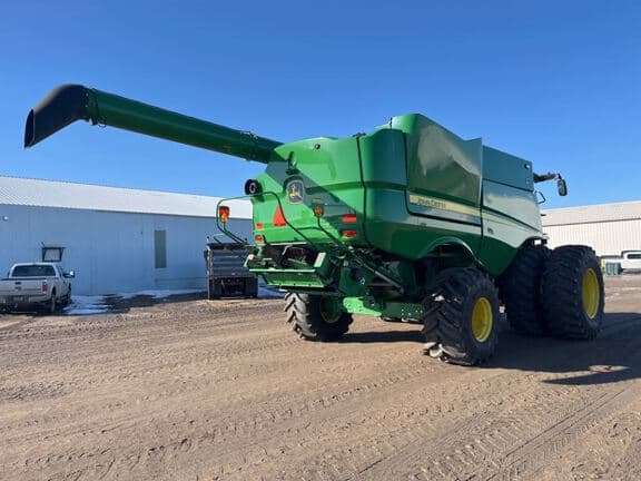 Image of John Deere S780 equipment image 4