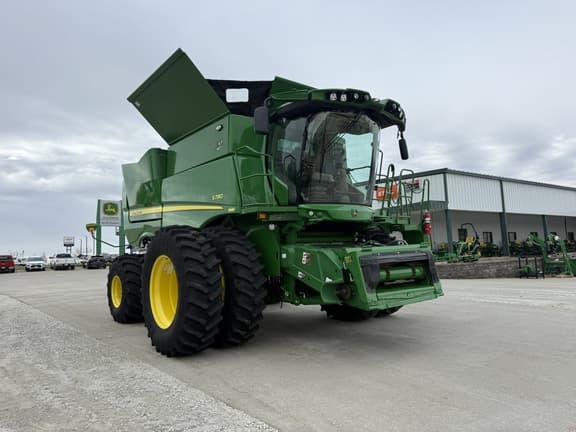 Image of John Deere S780 equipment image 1