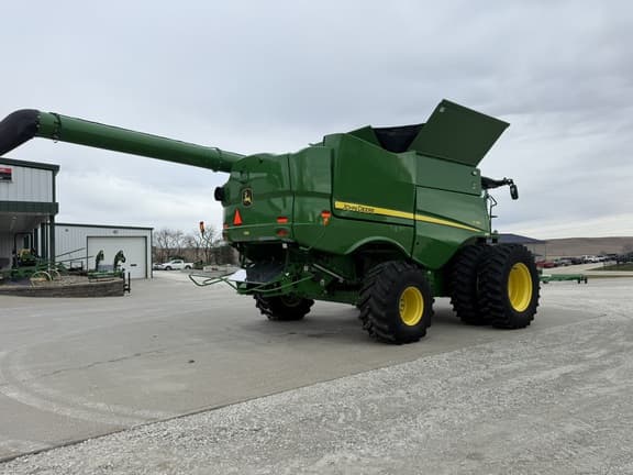 Image of John Deere S780 equipment image 2