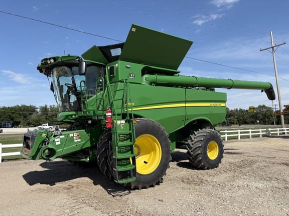 Image of John Deere S780 equipment image 1