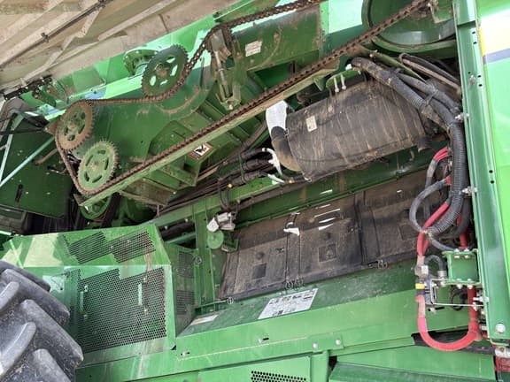 Image of John Deere S780 equipment image 4