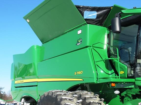 Image of John Deere S780 equipment image 2