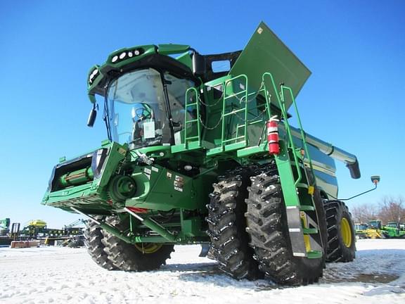 Image of John Deere S780 equipment image 4