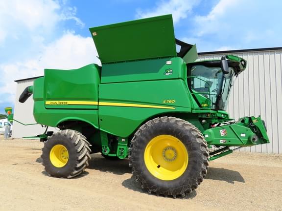 Image of John Deere S780 equipment image 1