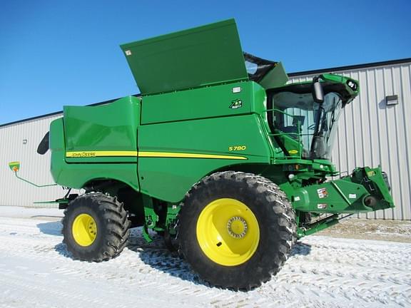 Image of John Deere S780 equipment image 1