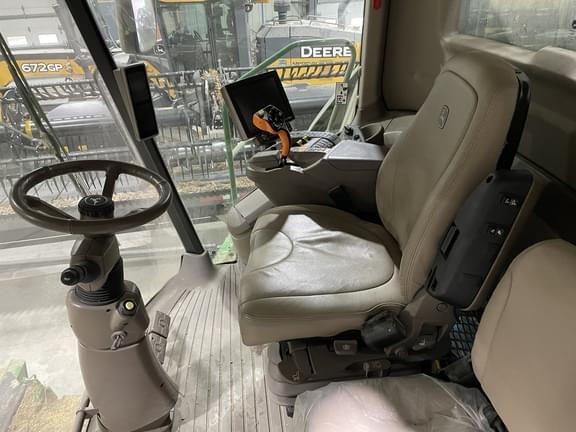 Image of John Deere S780 equipment image 1