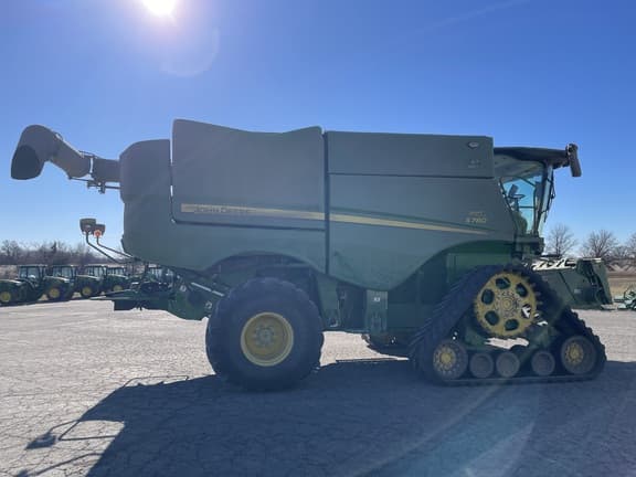 Image of John Deere S780 equipment image 2