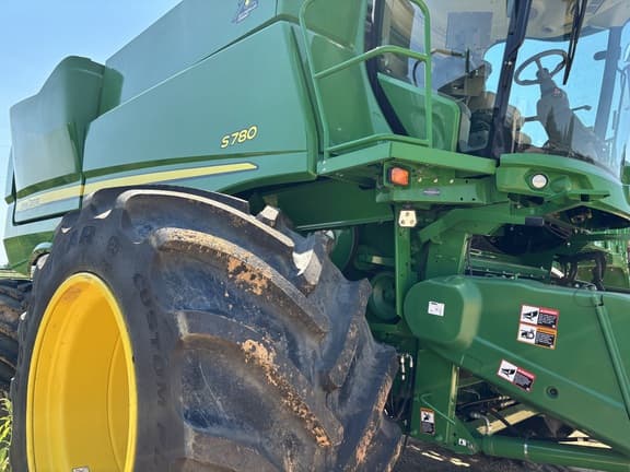 Image of John Deere S780 equipment image 2