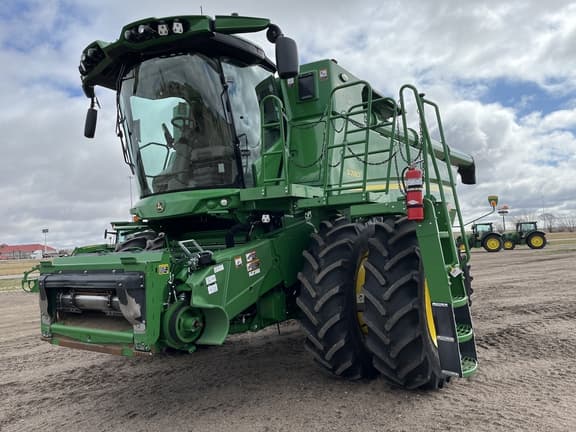 Image of John Deere S780 equipment image 1