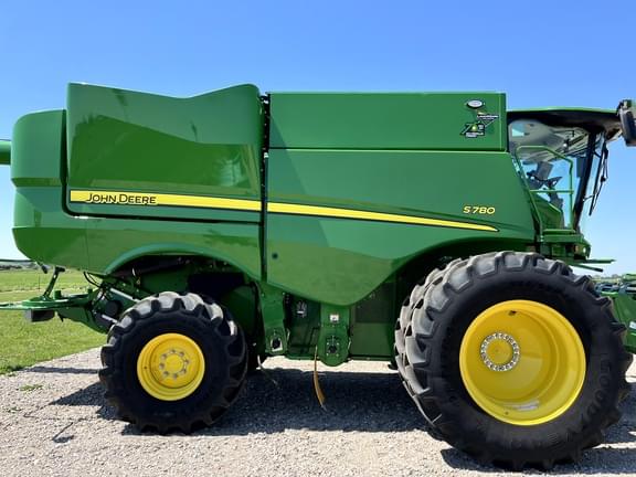 Image of John Deere S780 equipment image 4
