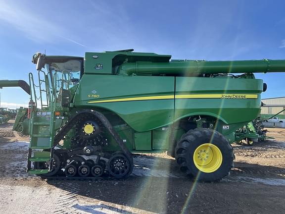 Image of John Deere S780 equipment image 1