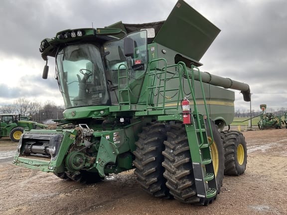 Main image John Deere S780
