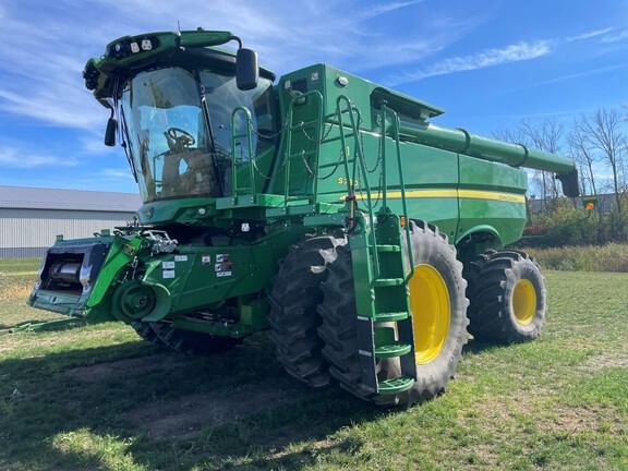 2022 John Deere S780 Equipment Image0