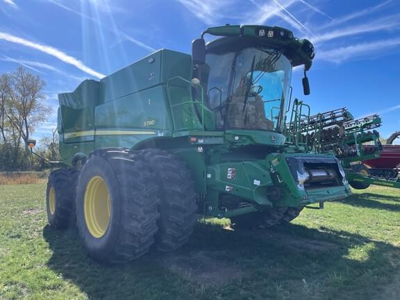 Image of John Deere S780 equipment image 1