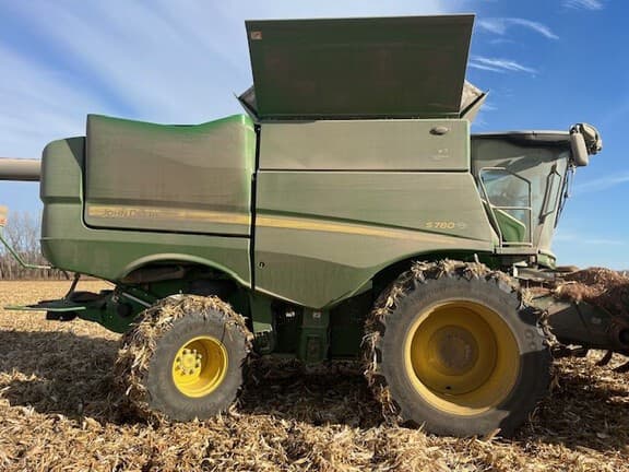 Image of John Deere S780 equipment image 1