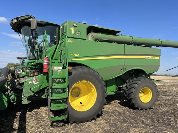 Image of John Deere S780 equipment image 1