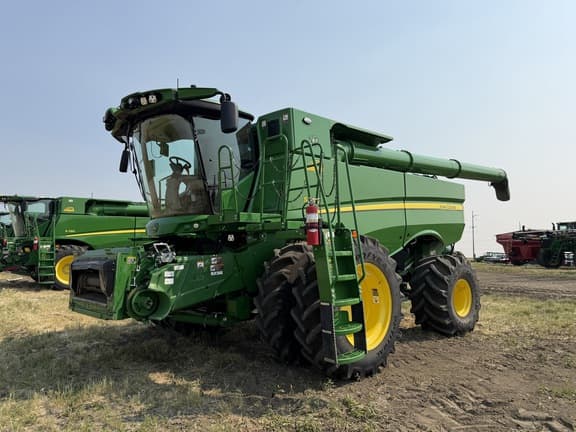 Image of John Deere S780 equipment image 1