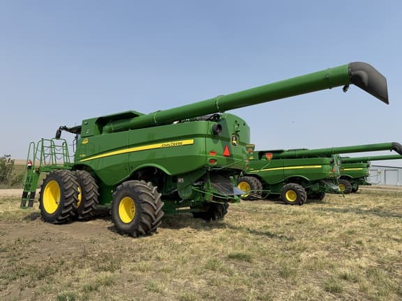 Image of John Deere S780 equipment image 2