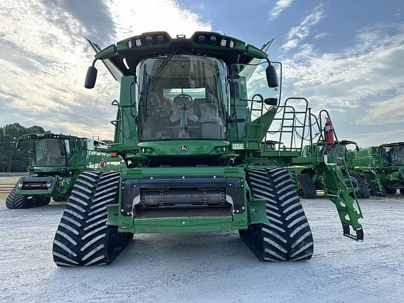 Image of John Deere S780 equipment image 1