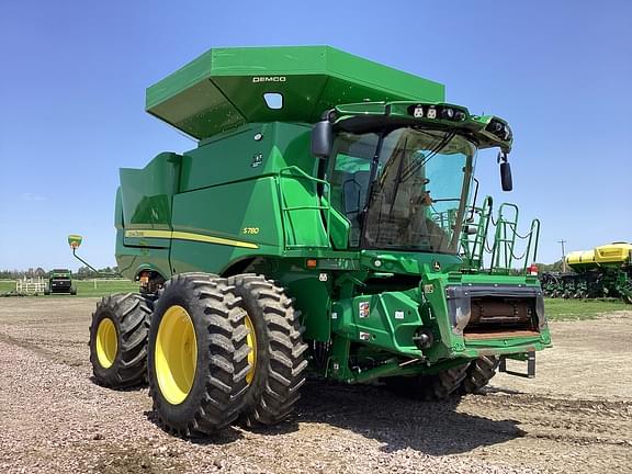 Image of John Deere S780 equipment image 2