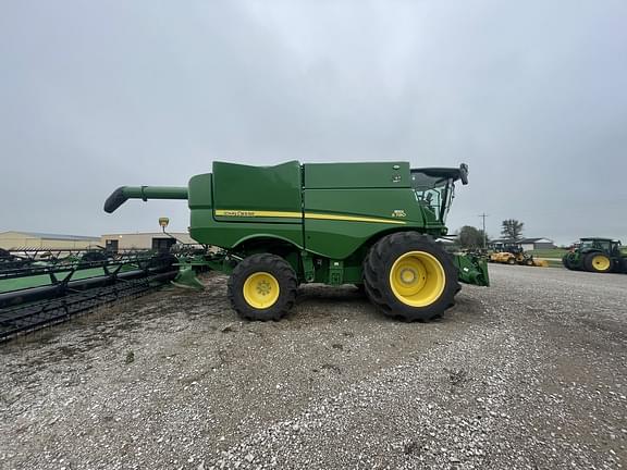 Image of John Deere S780 equipment image 1