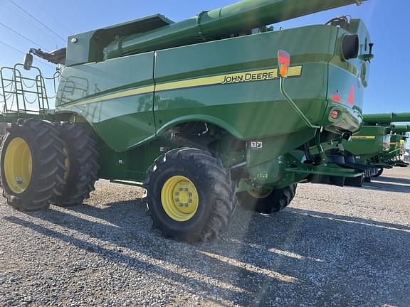 Image of John Deere S780 equipment image 4