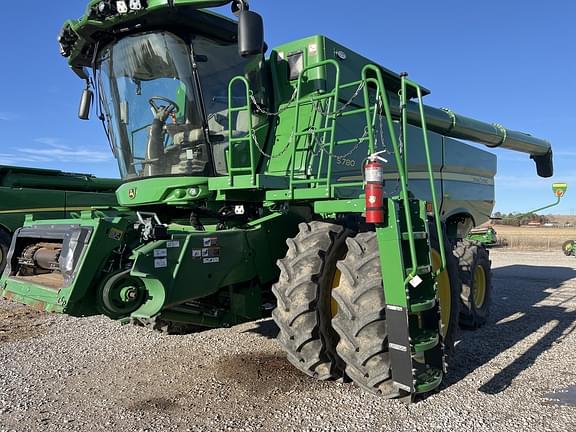 Image of John Deere S780 equipment image 1