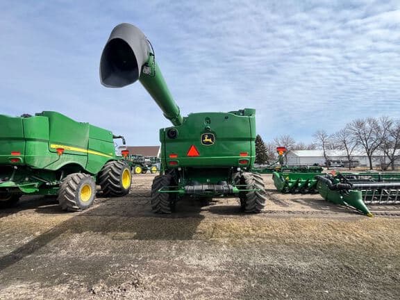 Image of John Deere S780 equipment image 3