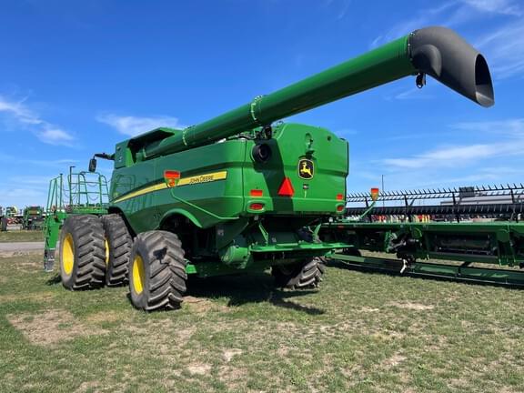 Image of John Deere S780 equipment image 4