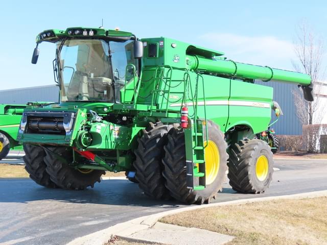Image of John Deere S780 equipment image 1