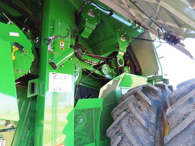 Image of John Deere S780 equipment image 1