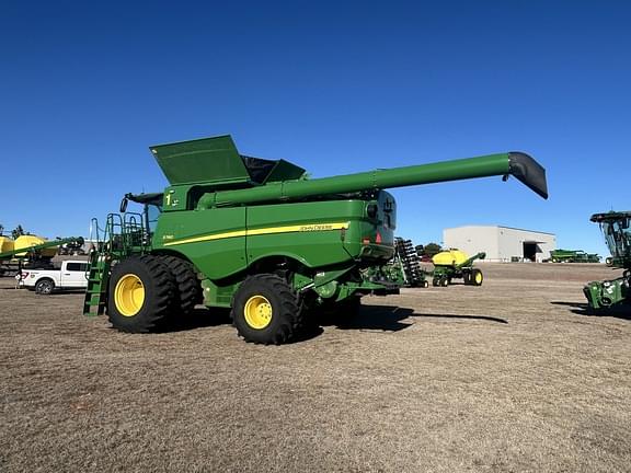 Image of John Deere S780 equipment image 1