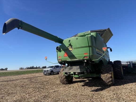 Image of John Deere S780 equipment image 2