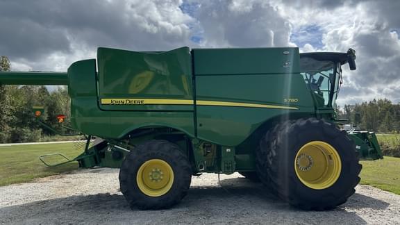 Image of John Deere S780 equipment image 4