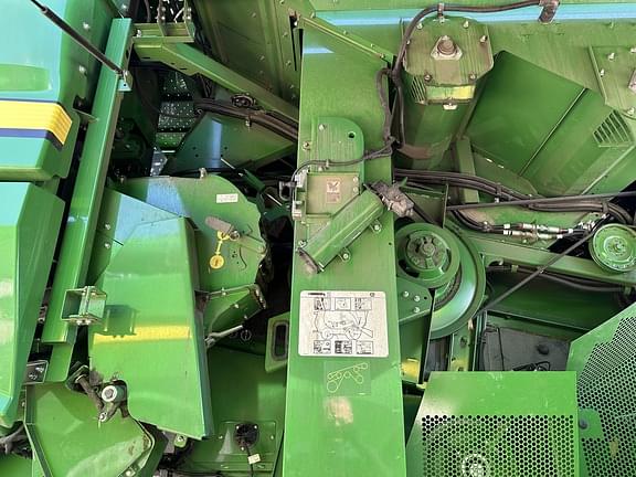 Image of John Deere S780 equipment image 2