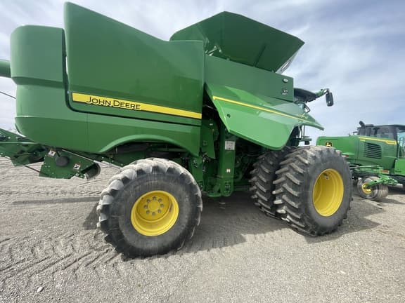Image of John Deere S780 equipment image 4