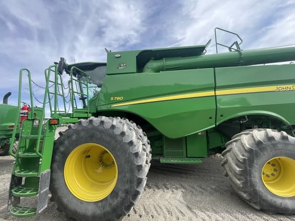Image of John Deere S780 equipment image 1