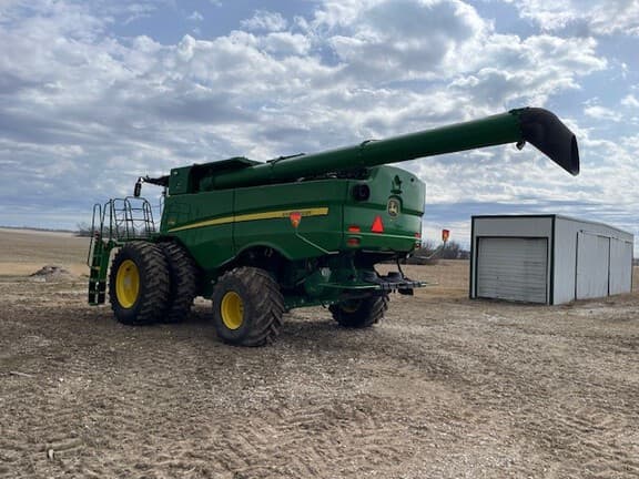 Image of John Deere S780 equipment image 4