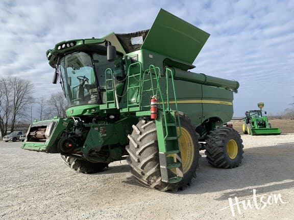 Image of John Deere S780 equipment image 1