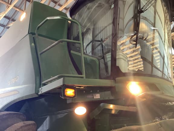 Image of John Deere S780 equipment image 4