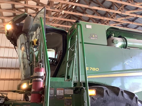 Image of John Deere S780 equipment image 2
