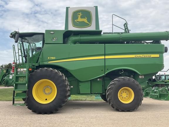 Image of John Deere S780 equipment image 1