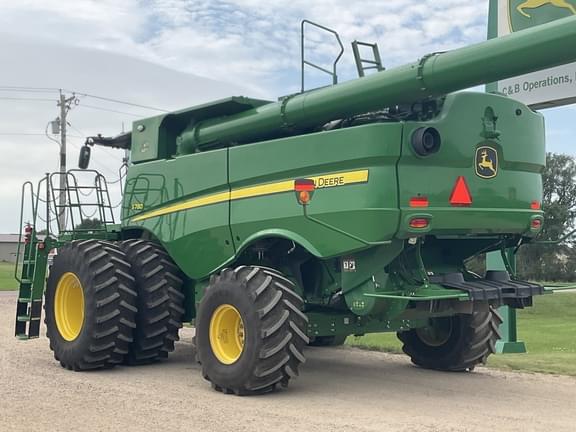 Image of John Deere S780 equipment image 2
