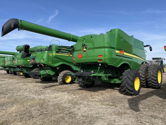 Image of John Deere S780 equipment image 2