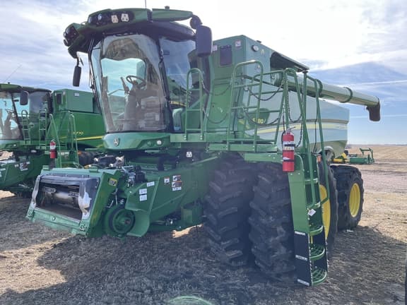 Image of John Deere S780 equipment image 1