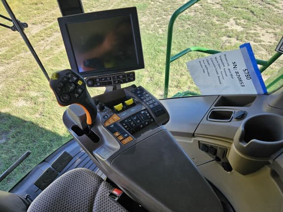 Image of John Deere S780 equipment image 4