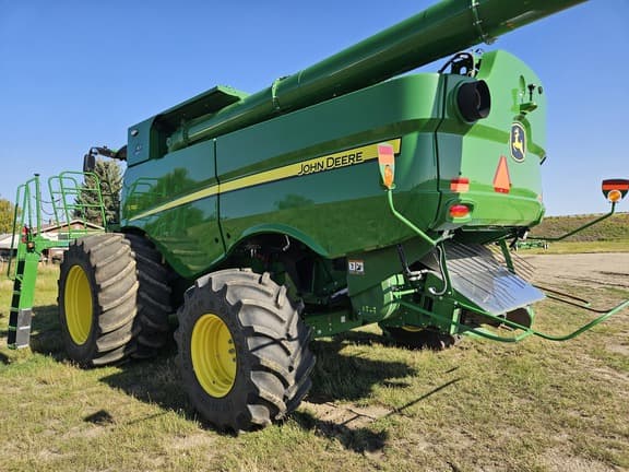 Image of John Deere S780 equipment image 2
