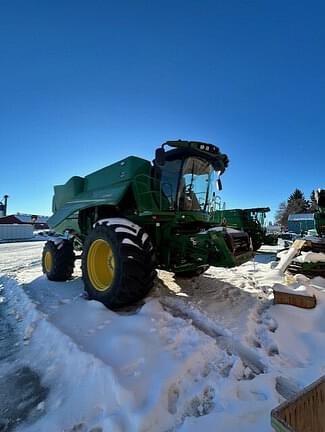 Image of John Deere S780 equipment image 1